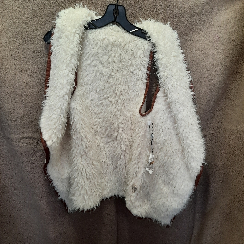 Simply Southern Cream Sherpa Vest with Brown Trim - Picture 6 of 7